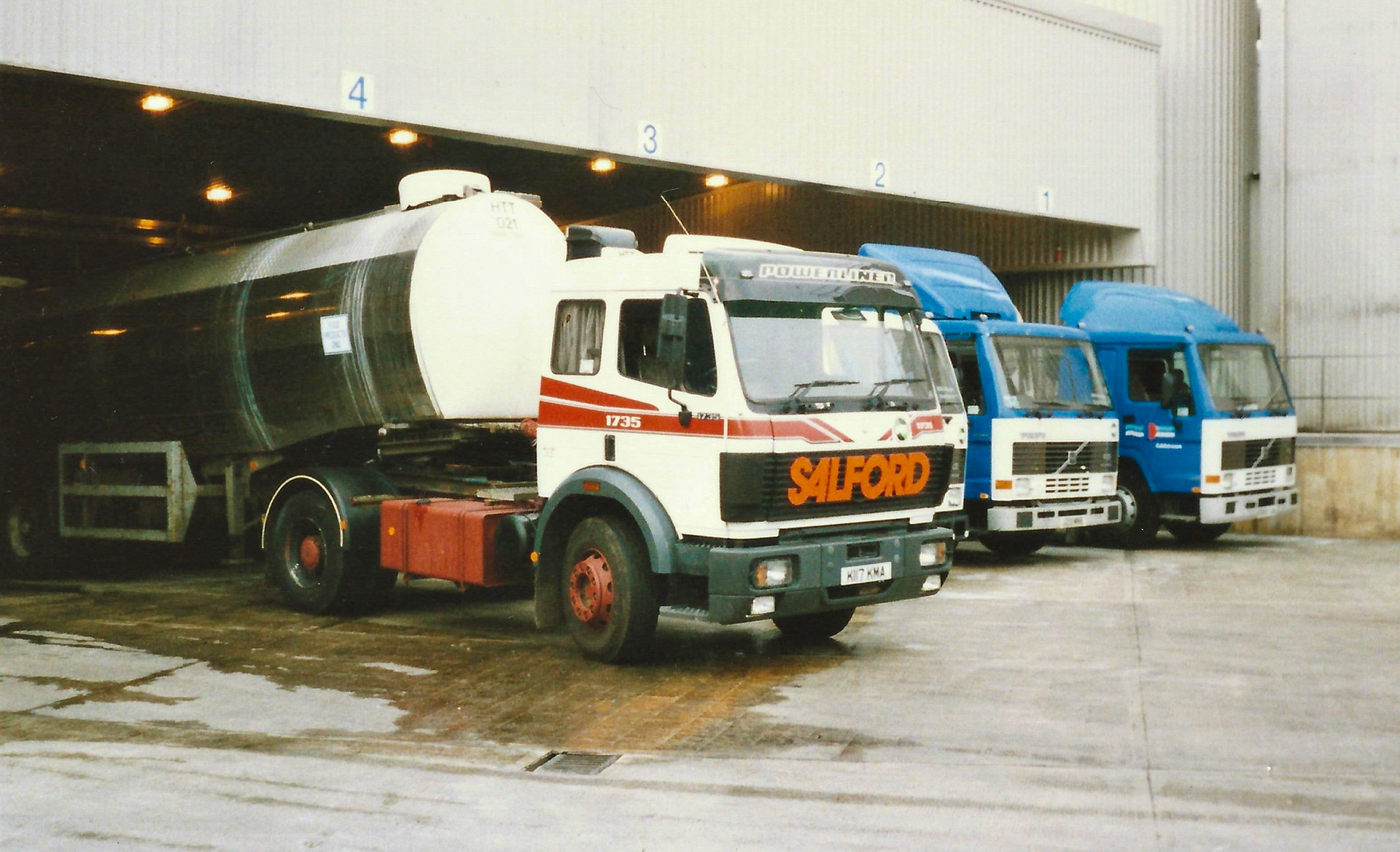 1994 Steve Rodenhurst comments "My view of milk reception at Ruislip, after having brought a tanker from Minsterley. Anybody remember those Salford Van Hire Mercs with the EPS gearbox? What a nightmare to get them into reverse" (Courtesy Steve Rodenhurst)