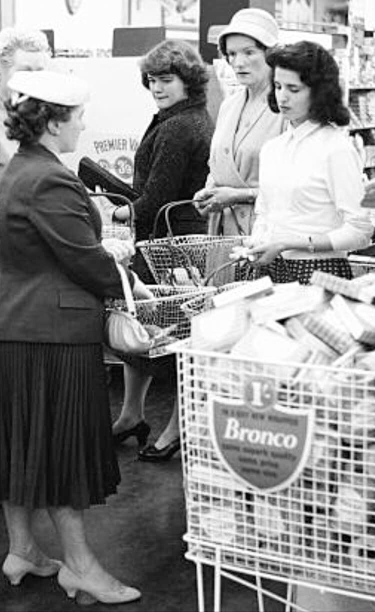 1959 Premier Supermarket, North Finchley. Gary comments "One of the first supermarkets in Finchley". Frank Manzi adds "In 1959 I was departmental manager there, until 1964." Carol Wright comments "The supermarket had automatic doors-the first we had ever seen..." (Courtesy Gary M Byrne)