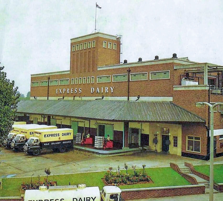 1960's ? South Morden Loading Bank (From Express Memories, Facebook)