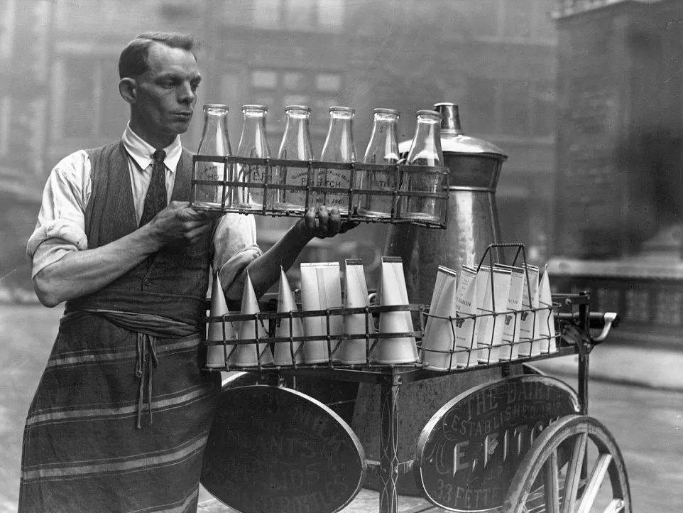 1926, E Fitch, Fetter Lane, London. "The advent of paper milk cartons was an important event for dairymen and delivery men. Six bottles are contrasted with the cartons on this delivery man's cart". (Courtesy Sean Byrne, © Getty Images)
