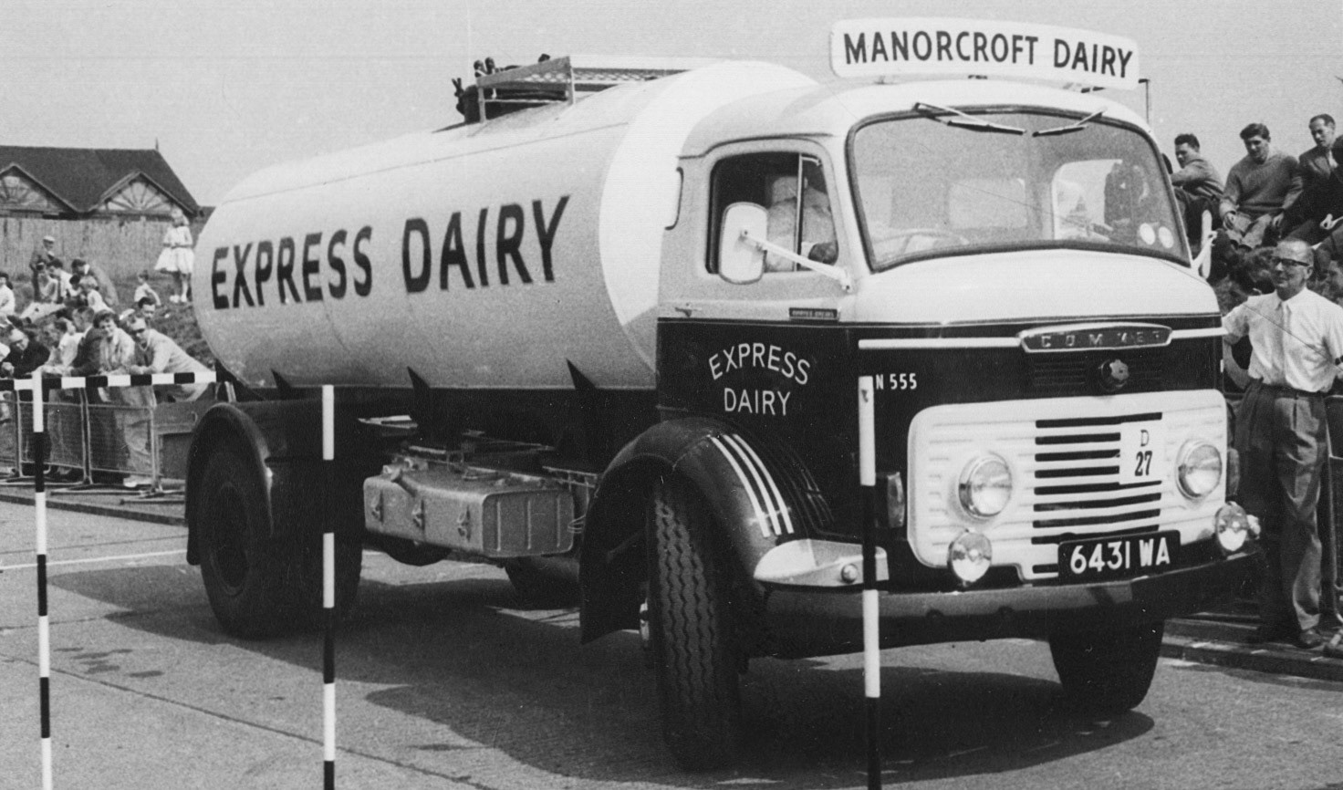 1960's Manorcroft Dairy, Dewsbury. Commer 6431 WA, Co: N555 (Courtesy Dave Fane)