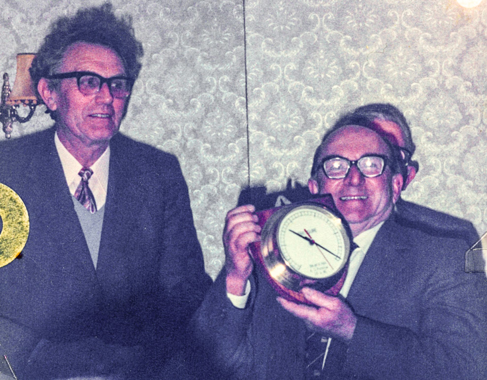 1985 "Alb's retirement". Jo Betts confirms "Albert Purslow's retirement". Sandra Lewis identifies Ken Trentham, on the left. (Courtesy Joe Lyons)