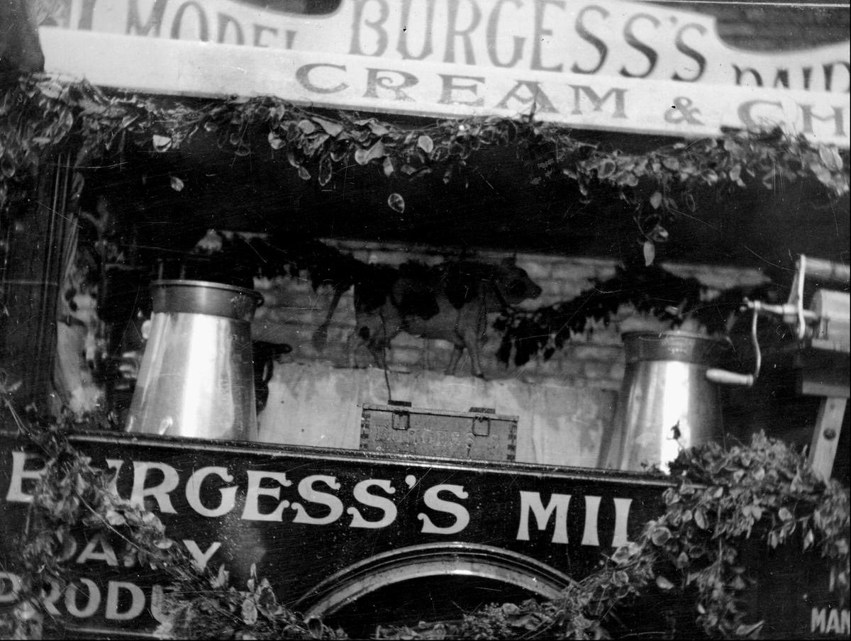 1926 Burgess Creamery, exhibition milk cart, Gartside Street, Manchester (Image courtesy of Manchester Libraries)