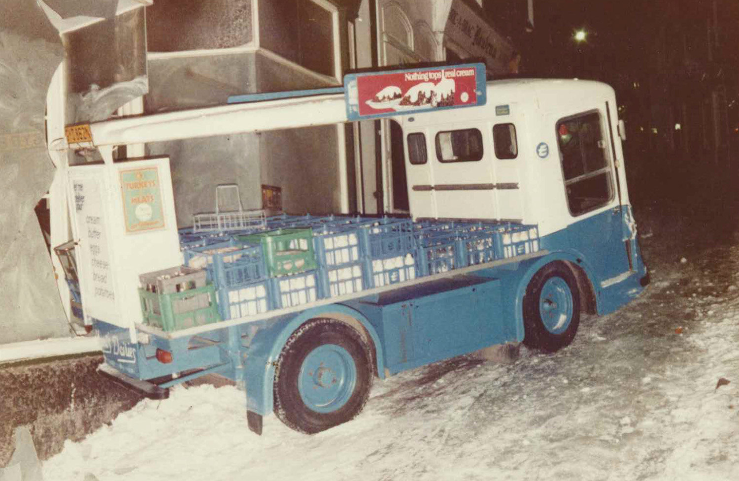 Unknown Date - Hunt's Dairies float in accident