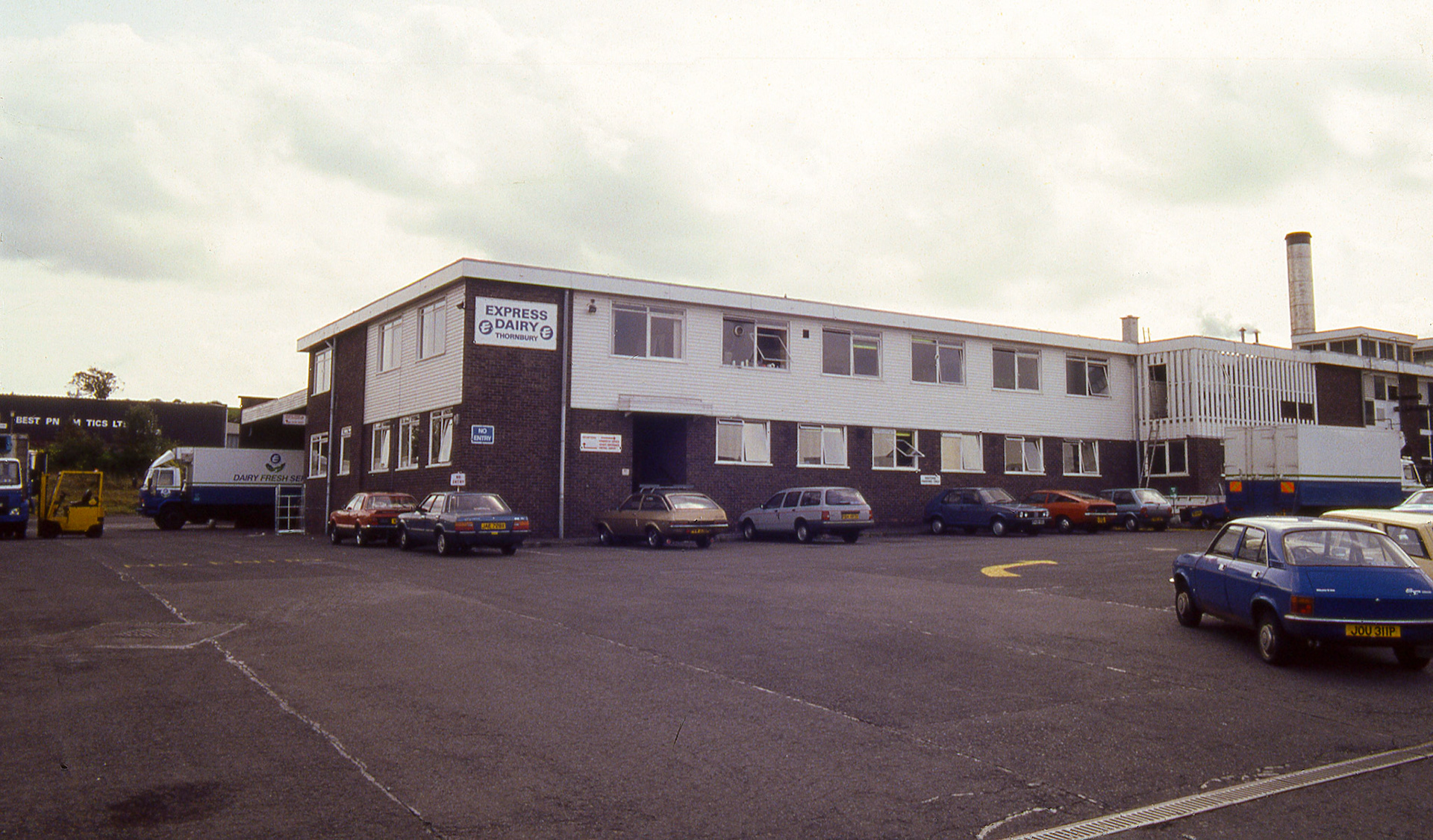 1980's Thornbury. Jimmy Reid comments "I worked at Thornbury for 5 years as a Distribution Ops Manager from 1994 (then Dale Farm). It closed in 2002 as a processing centre and I was made redundant in 1999. It became Wessex Dairies the following year, after a management buy out." (Courtesy Dave Fane)