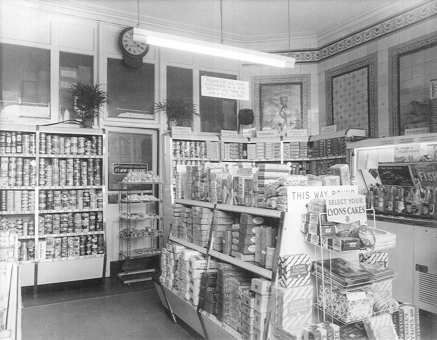 1950's Hornby and Clarke's shop at Kew. (Courtesy Twickenham Park Residents Association)