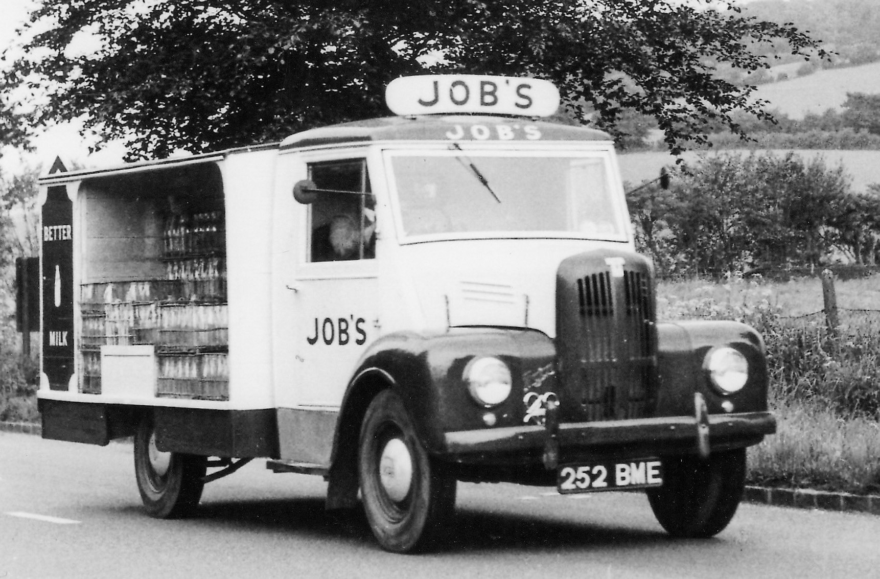 Diesel Milk Float 252BME Jobs Dairy (Courtesy Trojan Trust)