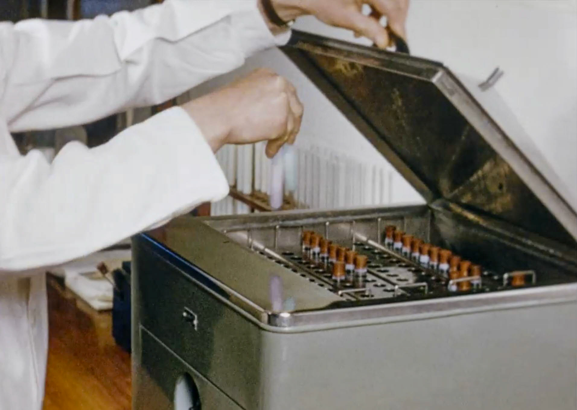 1954 South Morden Laboratory - Resazurin testing in the water bath. (Stills from Express Dairy Film)