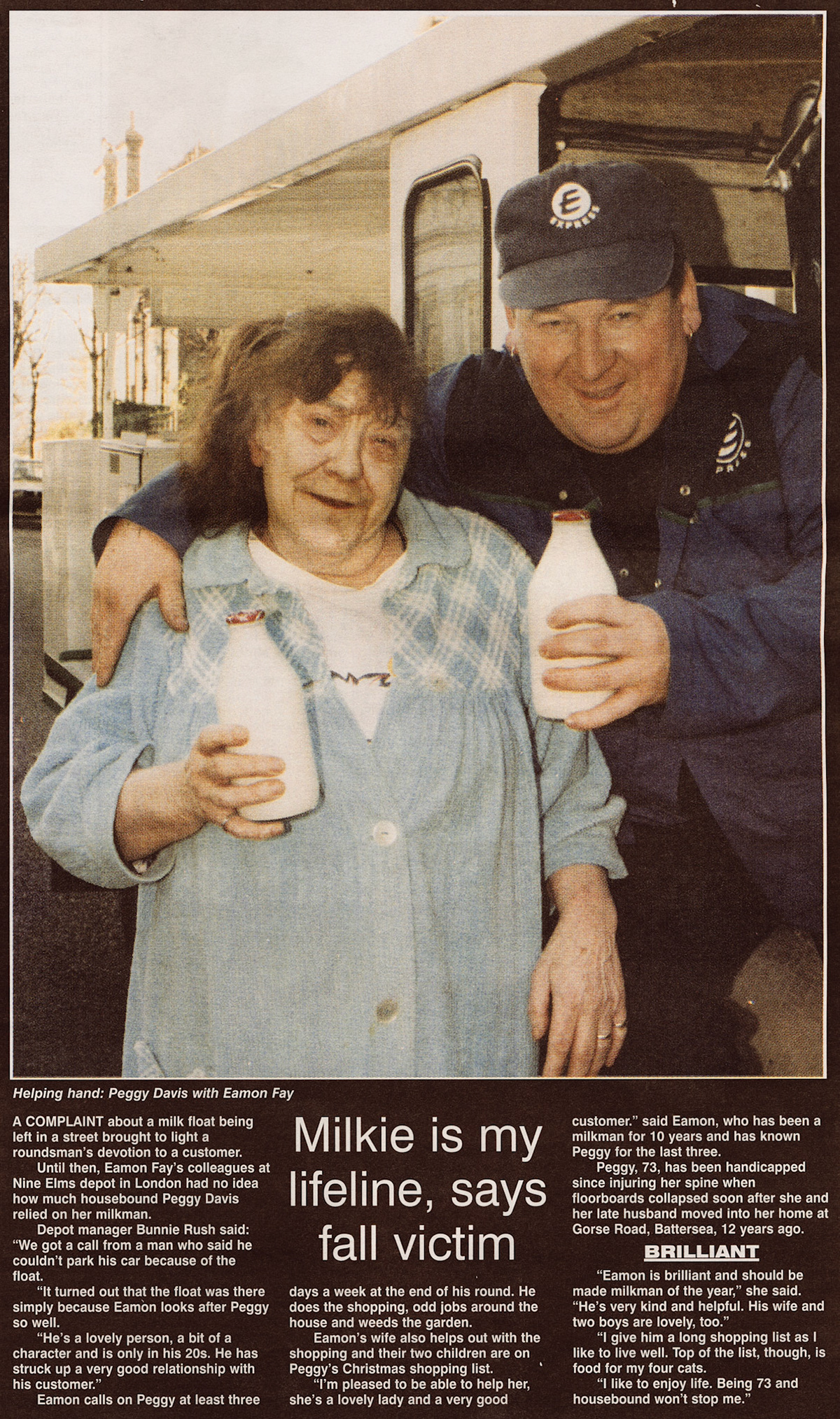1998 Nine Elms Roundsman Eamon Fay looks after injured customer (Christmas Express News courtesy Michael Aldread)