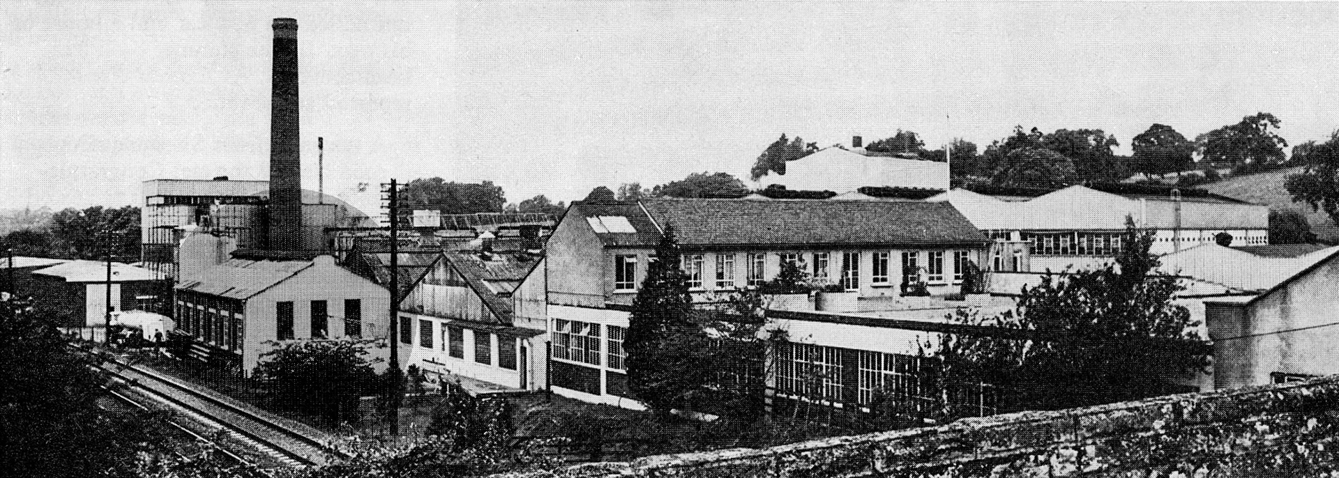 1975 Appleby Creamery from the railway bridge. David Atkinson comments "The old railway shed on the left was where tanks were loaded for London, used to unload bulk collection tankers prior to the building of the new milk reception 2 or 3 years later." (Express News Christmas)