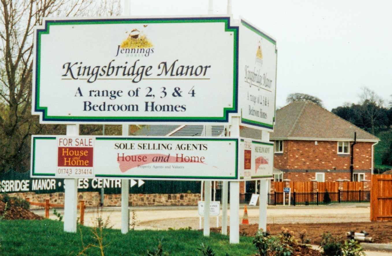 1996 Dr's Meadow houses, opposite Ruyton Creamery.  (Courtesy Yoland Brown, Yoland@eleventowns.co.uk, www.eleventowns.uk/history.html)