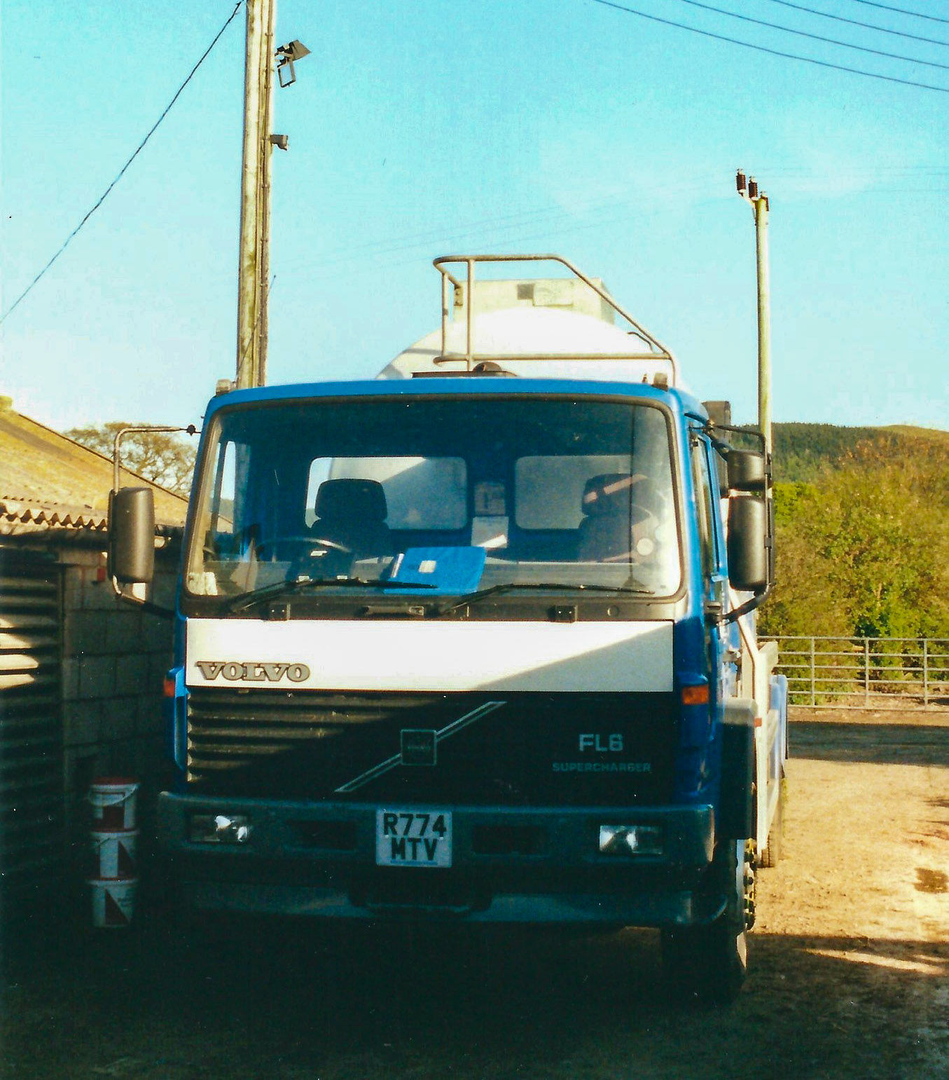 1999 Volvo R774 MTV. Derek Pugh comments "All the Volvo FL6 farm collection vehicles were R and S reg's" (Courtesy Steve Rodenhurst)