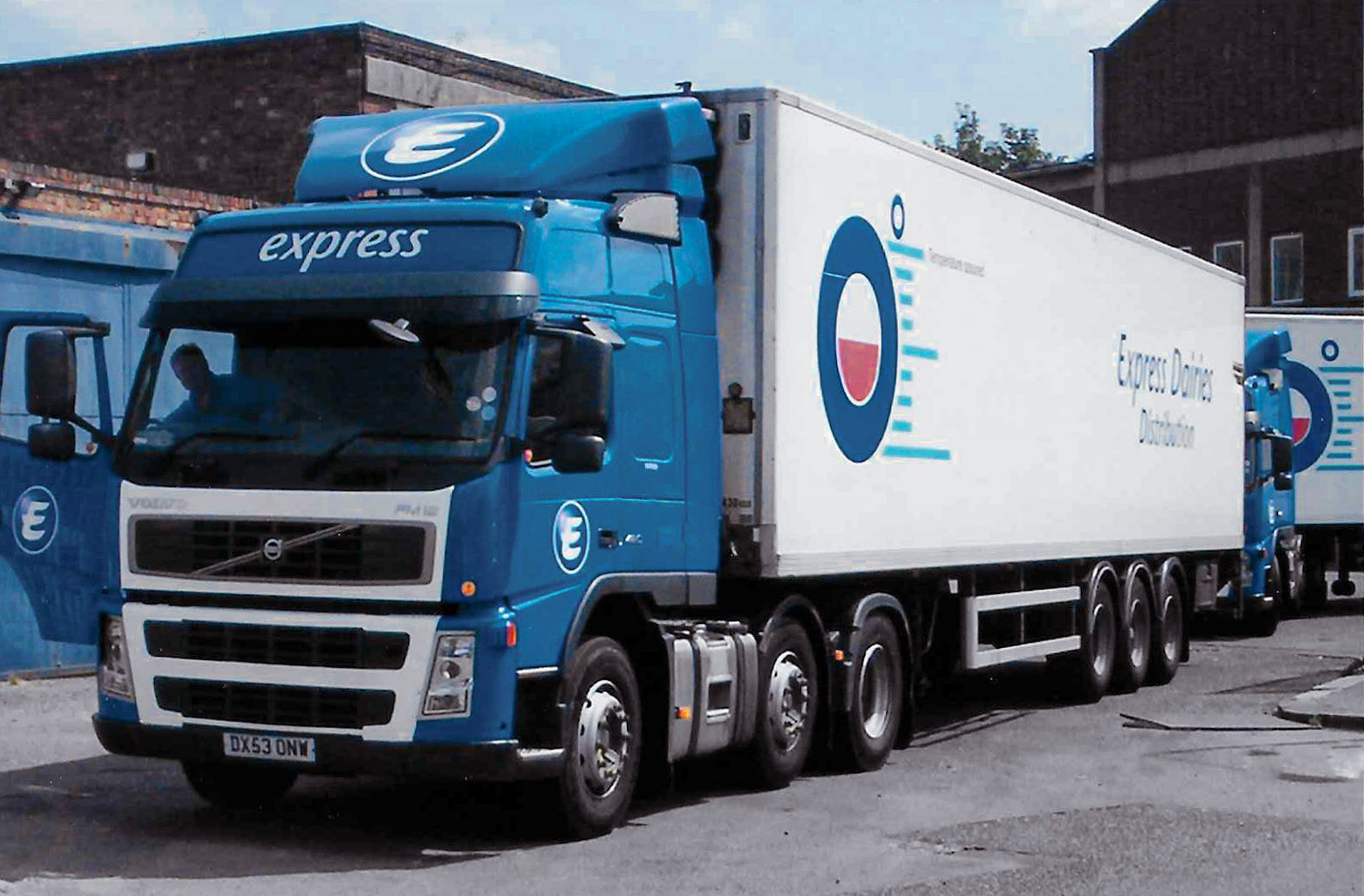 2004 Volvo DX53 ONW (Courtesy Paul Luke)