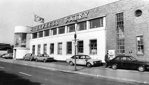 1976 Express Dairy Offices, Broadfield Road, Sheffield. David Plank comments "Yes that’s Broadfield Road, Frank Mathews was Area Transport Manager and Jack Hudson, Driver of the Year winner was based there." (Courtesy www.picturesheffield.com-s38130)