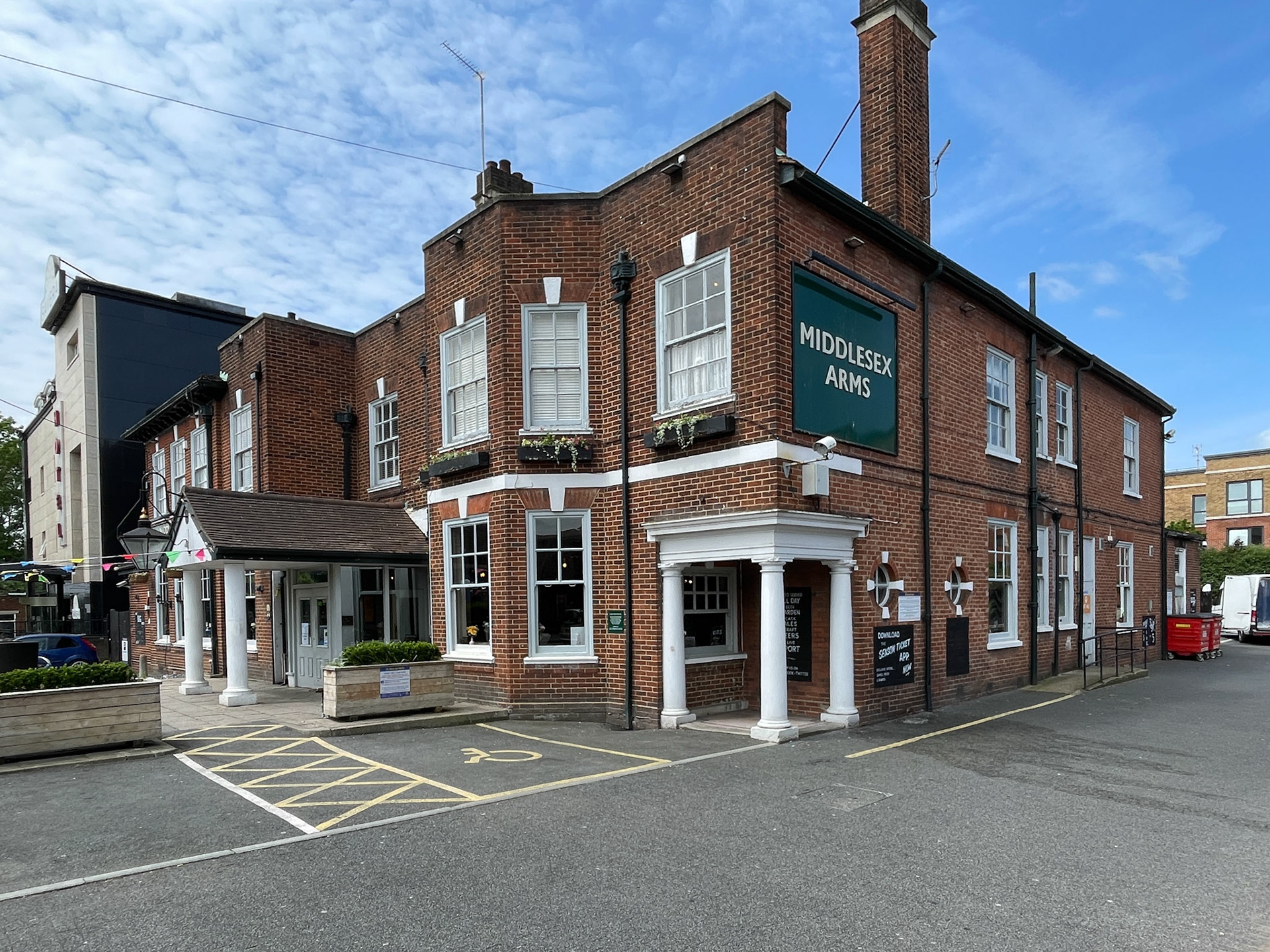 2023 South Ruislip - the Deane Arms was a popular lunchtime venue for the processsing dairy staff! Now renamed to the 'Middlesex Arms'