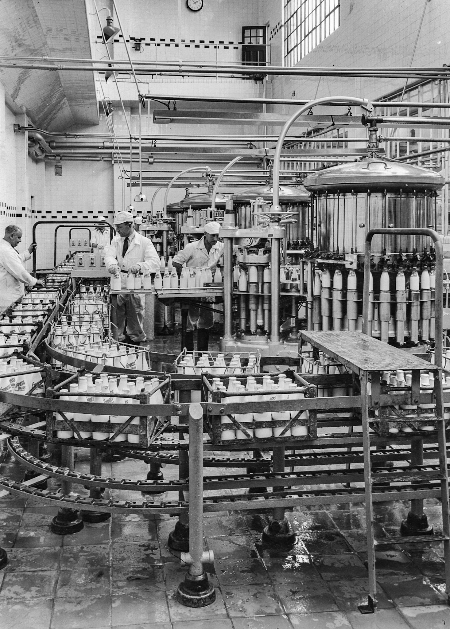 1957c Bromley filling line before re-equip in 1962 (Courtesy Paul Luke, from Turners Photography Ltd ref: 3203/P)