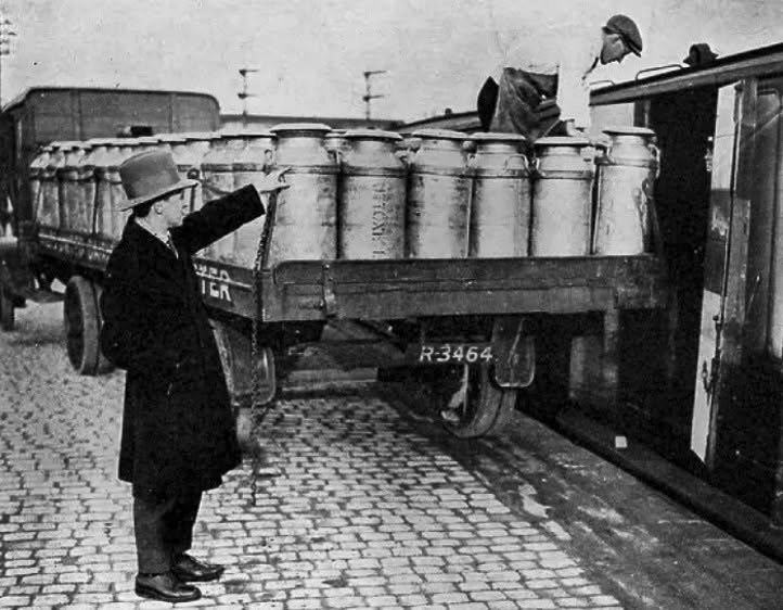 1920s, loading churns at Uttoxeter. Alan Salt comments "Mr Dainton supervising churns being loaded onbound for the London market". (Courtesy Alan Salt)