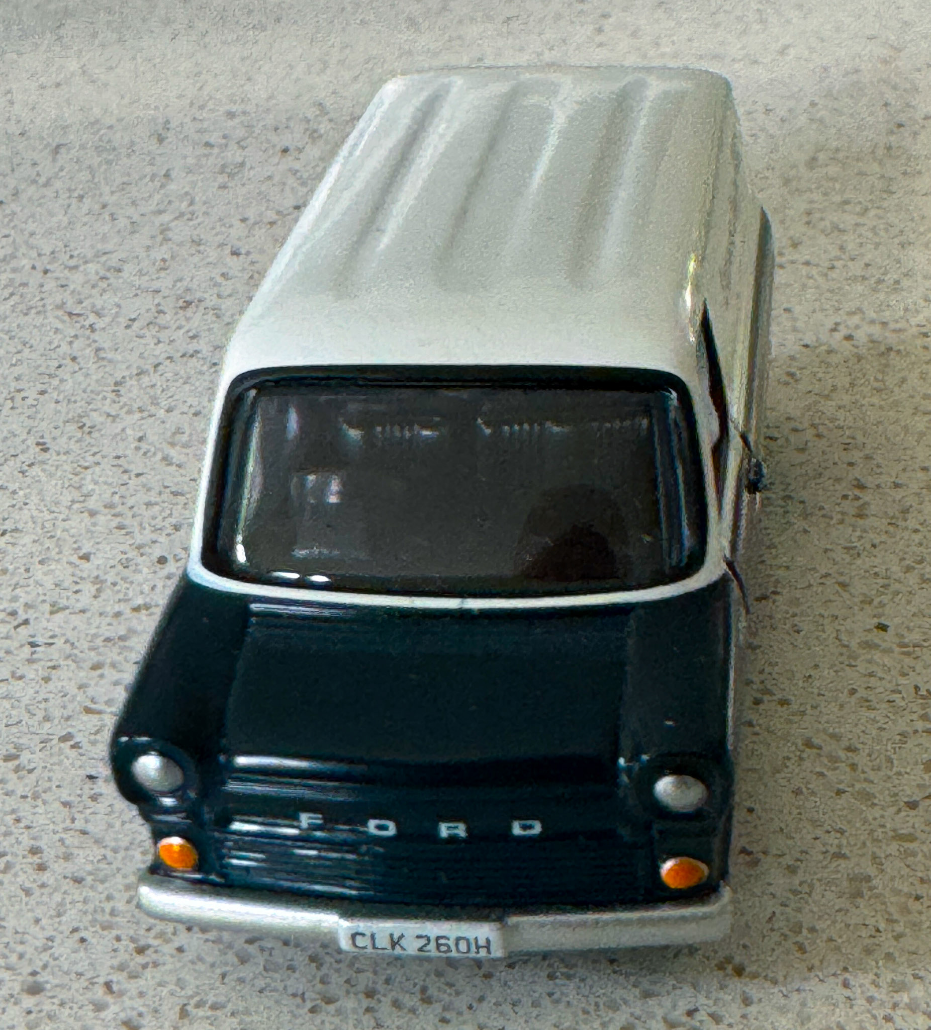 1970's Express Van CLK  260H (1969/70 Reg), Co No: 4080 (OO Scale Model)