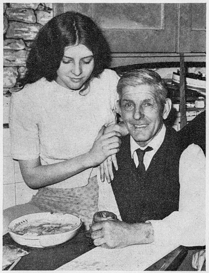 1976 Jimmy Bromfield and his daughter Delamie raising money for charity from Exeter Dairy