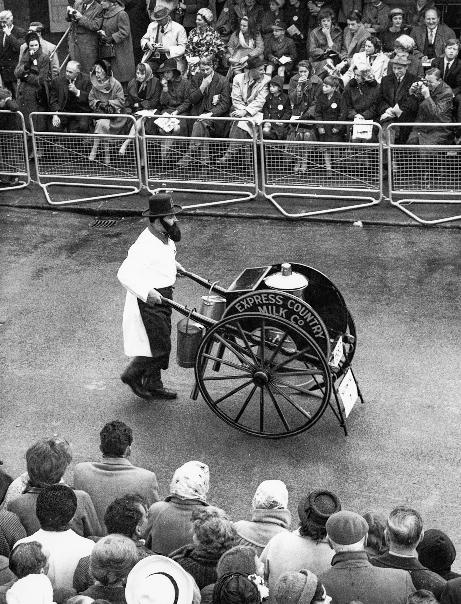 1963 (14th April) Easter Parade, Battersea Park "London Milk Distribution Past and Present".(Courtesy Paul Smith)