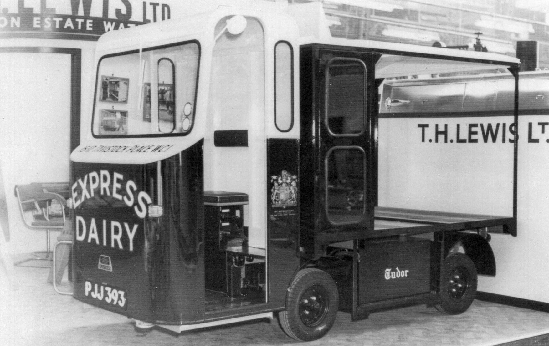 TH Lewis 'Rider Pram' float on display, Reg: PJJ393 Fleet RP203 (Courtesy Michael Aldread)