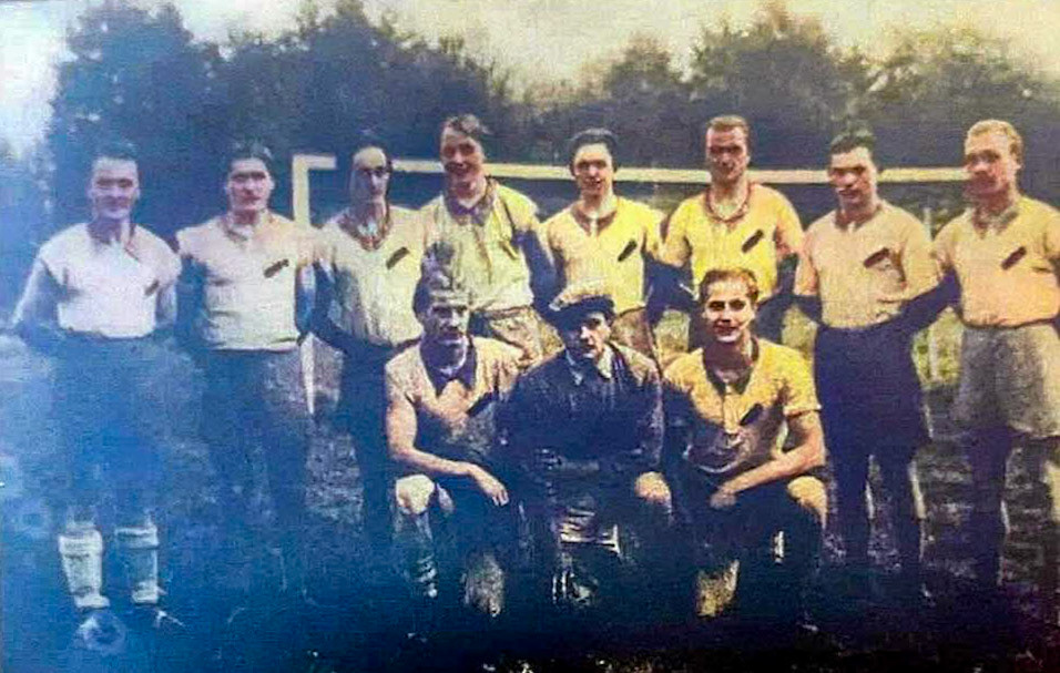 1947 German prisoners in Frome played St Ivel Sports Club at Staplemead dairy, before Express took over Staplemead. Kevin Ross comments "They were probably walked from the camp at gunpoint. The first game was on Boxing Day, until that Xmas the prisoners couldn’t mix with the community." (Courtesy Kevin Ross/ Barry Thomas Parsons)