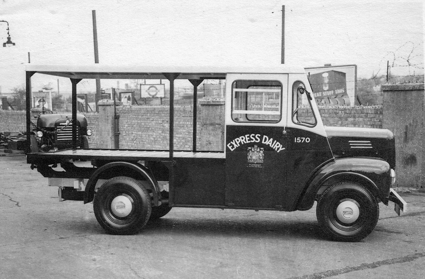 Side view Express Dairy Milk float No. 1570. Dave Fane comments "The bodywork on Trojan 1570, and I would think the other ones, was done by Strachans of Acton, where I expect the photos were taken. Float 1570 was sold on after about two years with Express." (Courtesy Trojan Trust)