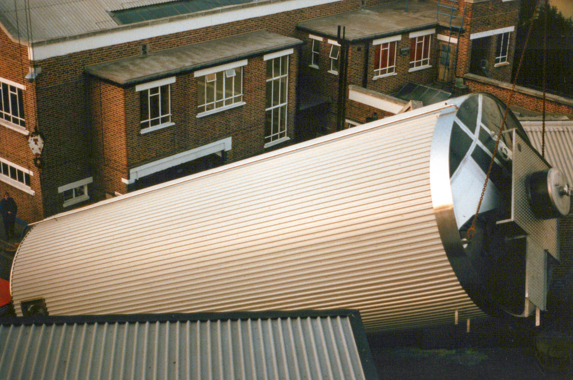 1985 Erection of new 30,000 gallon milk silo at Express South Morden