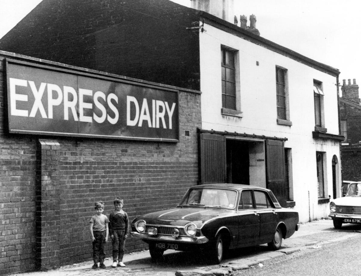 1968 Harpurhey, Hillier Street, "Express Dairy" - corner Oak Street (Courtesy Manchester Library Collections)