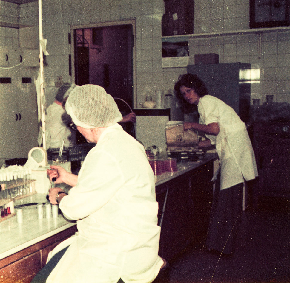 1980's? Minsterley Laboratory. Ben Samuels identifies Jackie Ford on the right. (Joe Lyons Collection)