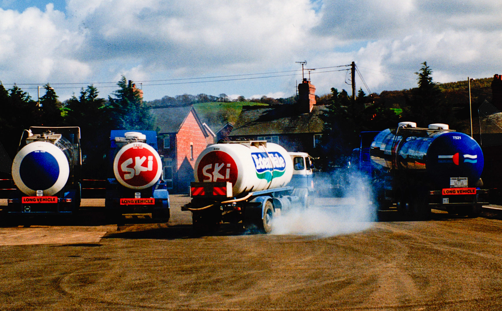 1991 Minsterley. Iain Dargue comments "T521 (on the right) ended up at Appleby - horrible thing, held far too much milk, and had a useless donkey engine behind the legs for “blowing” product off" Leon Haynes adds "It used to load oil from Pura Oil, Canning Town, back to Milborne when they made salads, around 1993." (Courtesy Joe Lyons)