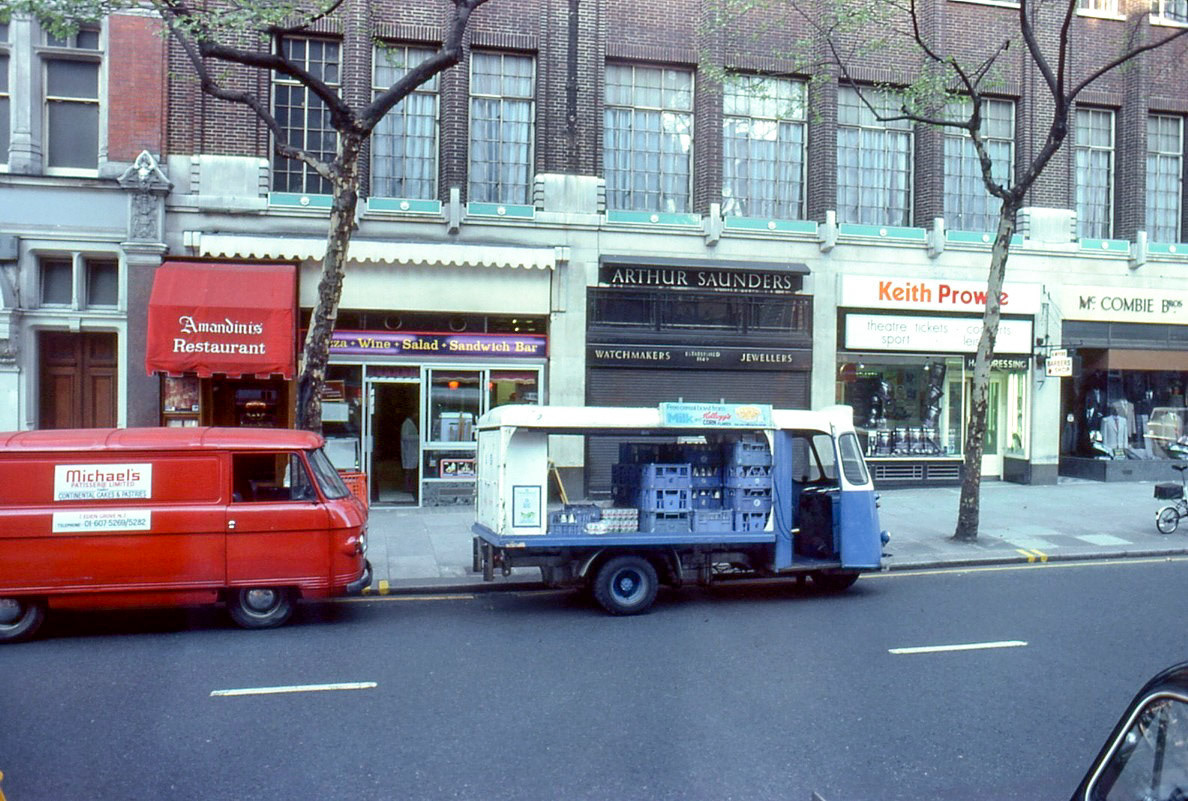 1979 Bloomsbury milk delivery, at 5 Southampton Row, Holborn. (Courtesy Vintage London Frames FB)