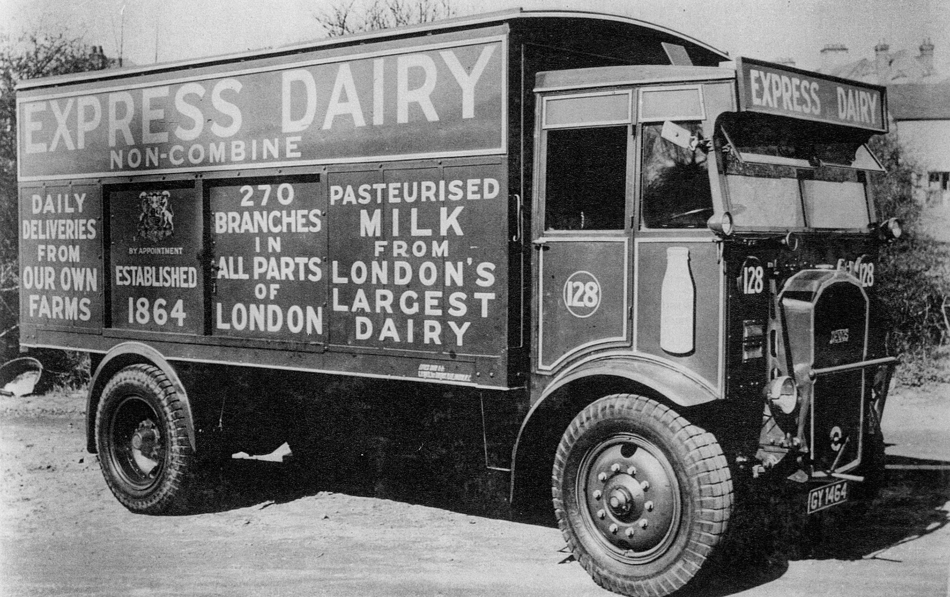 1932 Dennis GY1464, Co: 128. (Courtesy Paul Luke)