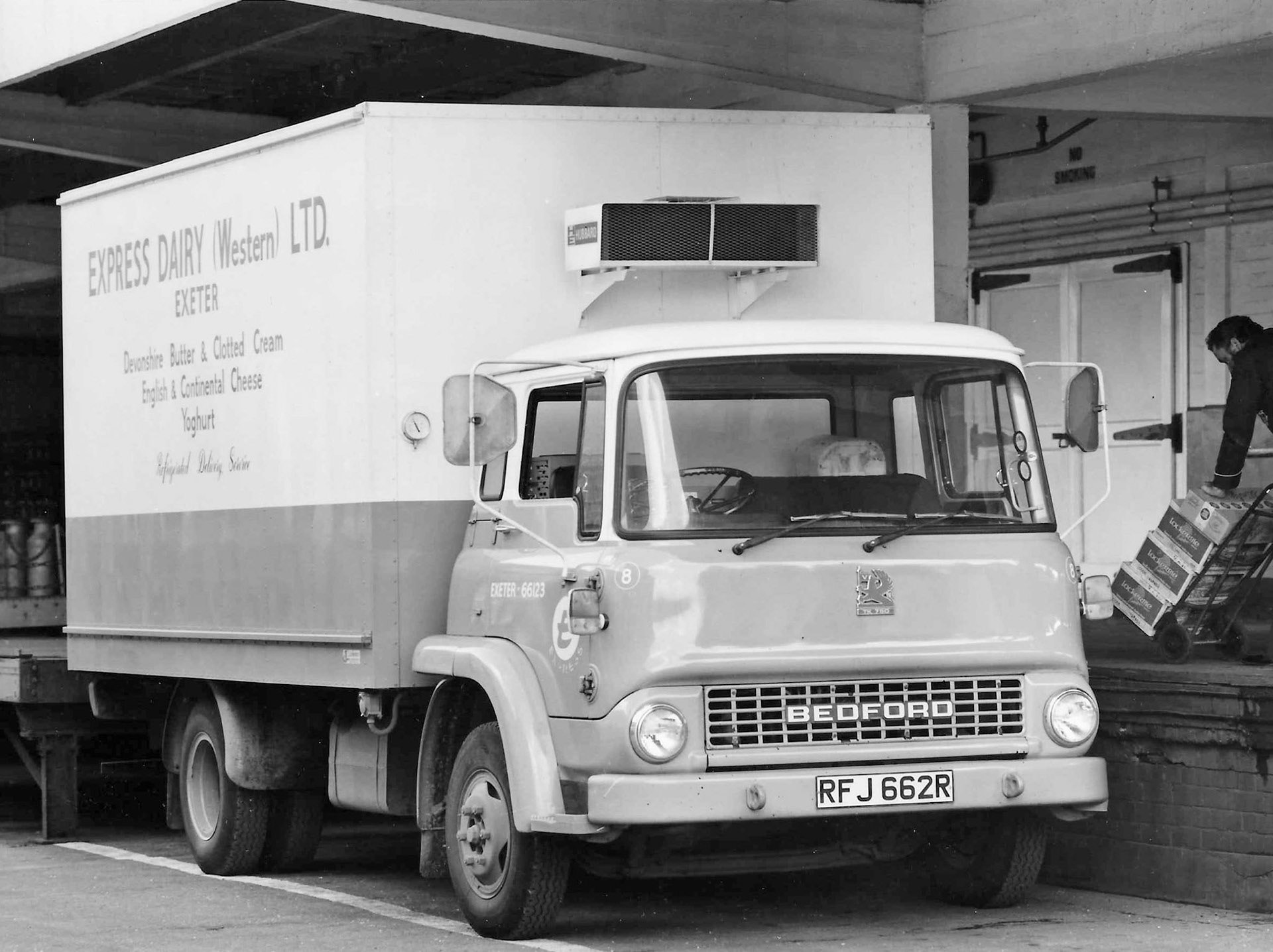 Exeter Exhibition Way, 1976 Bedford TK being loaded.(Courtesy Ray Hall, Exeter Memories FB Group)