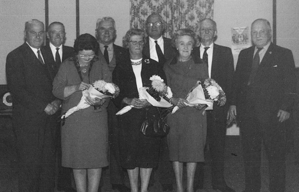 Malcolm Williams comments "My mother, front centre, Doreen Williams". Shirley Rowson adds "Ralf Crowther, 3rd from left back row." (Joe Lyons Collection)