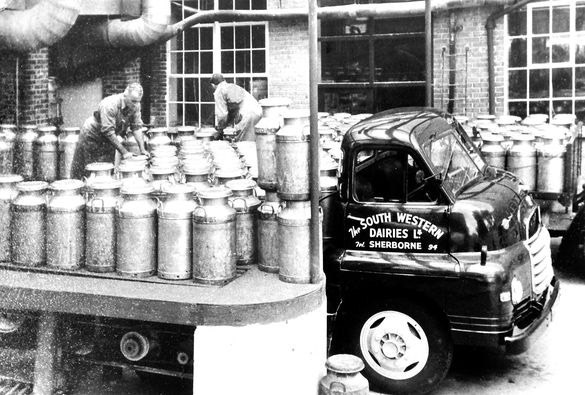 1960's? Unloading churns at Hunt's Dairies, Sherborne. Connell Hill comments "Dairy entrance on the left and the canteen upstairs on the right, in Acreman St." (Courtesy Richard Duckworth, Wincanton Transport Aldermeads FB Group)