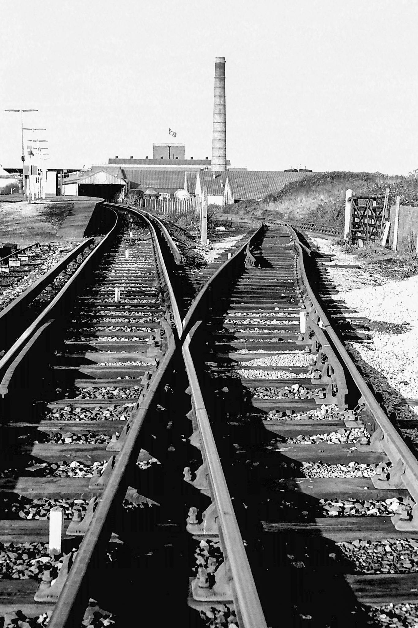 1970's South Morden rail siding and adjacent main line in its final days prior to closure in 1979. (Photographer Sam Jones)