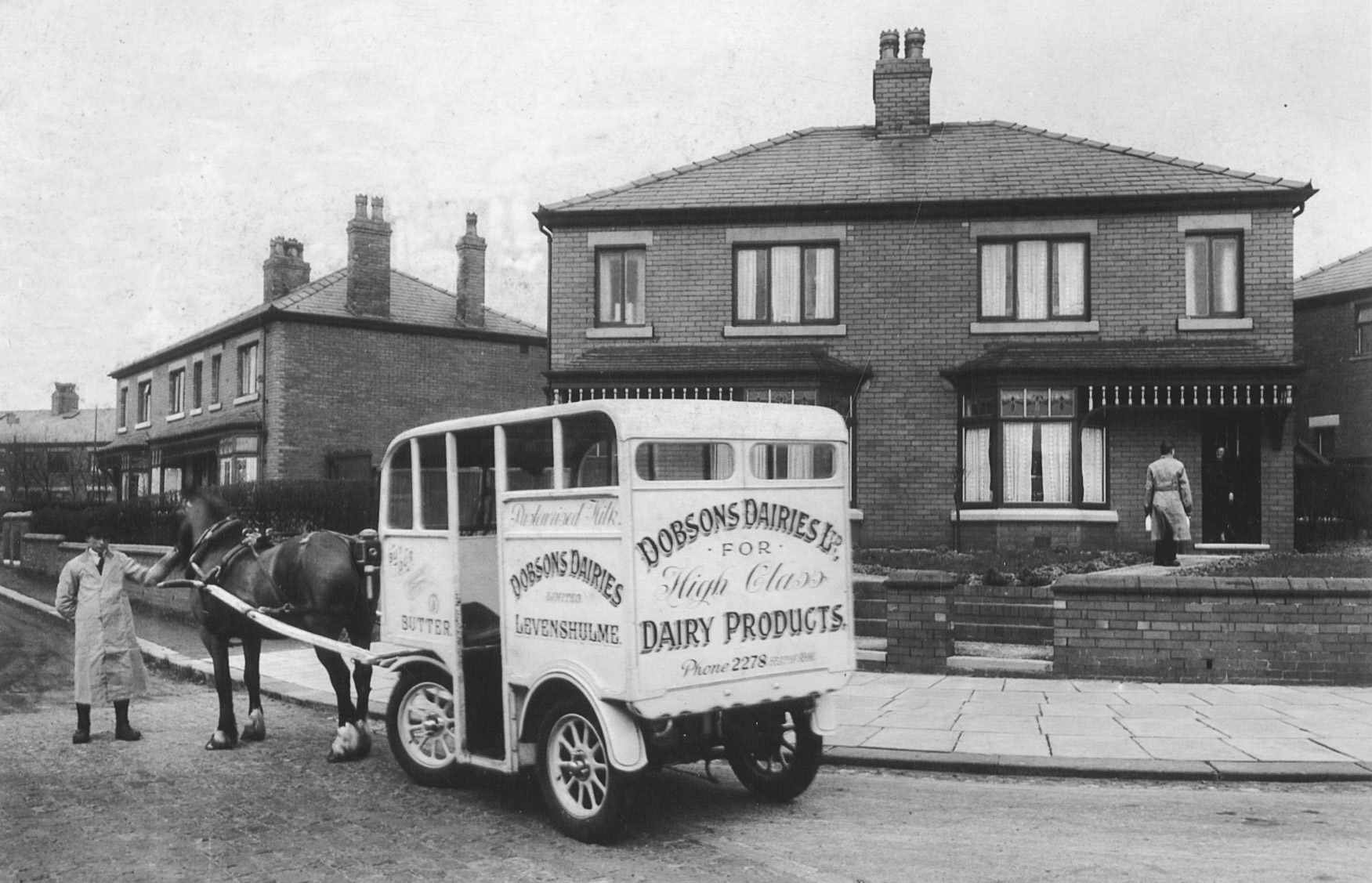 1930's Dobson's Dairies horse-drawn milk float.(Courtesy Dave Fane)