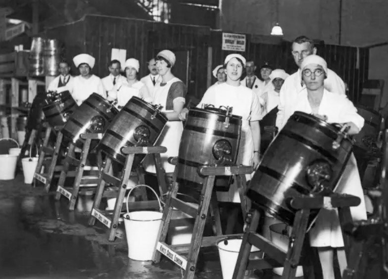 1930 Dairy workers practise their butter-making before a dairy show at the Agricultural Hall, London. (Courtesy Keystone/FPG/Hulton Archive/Getty Images).