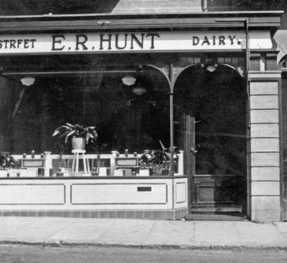 1910's? Hunt's shop in Sherborne. (Courtesy www.huntsfoods.co.uk)