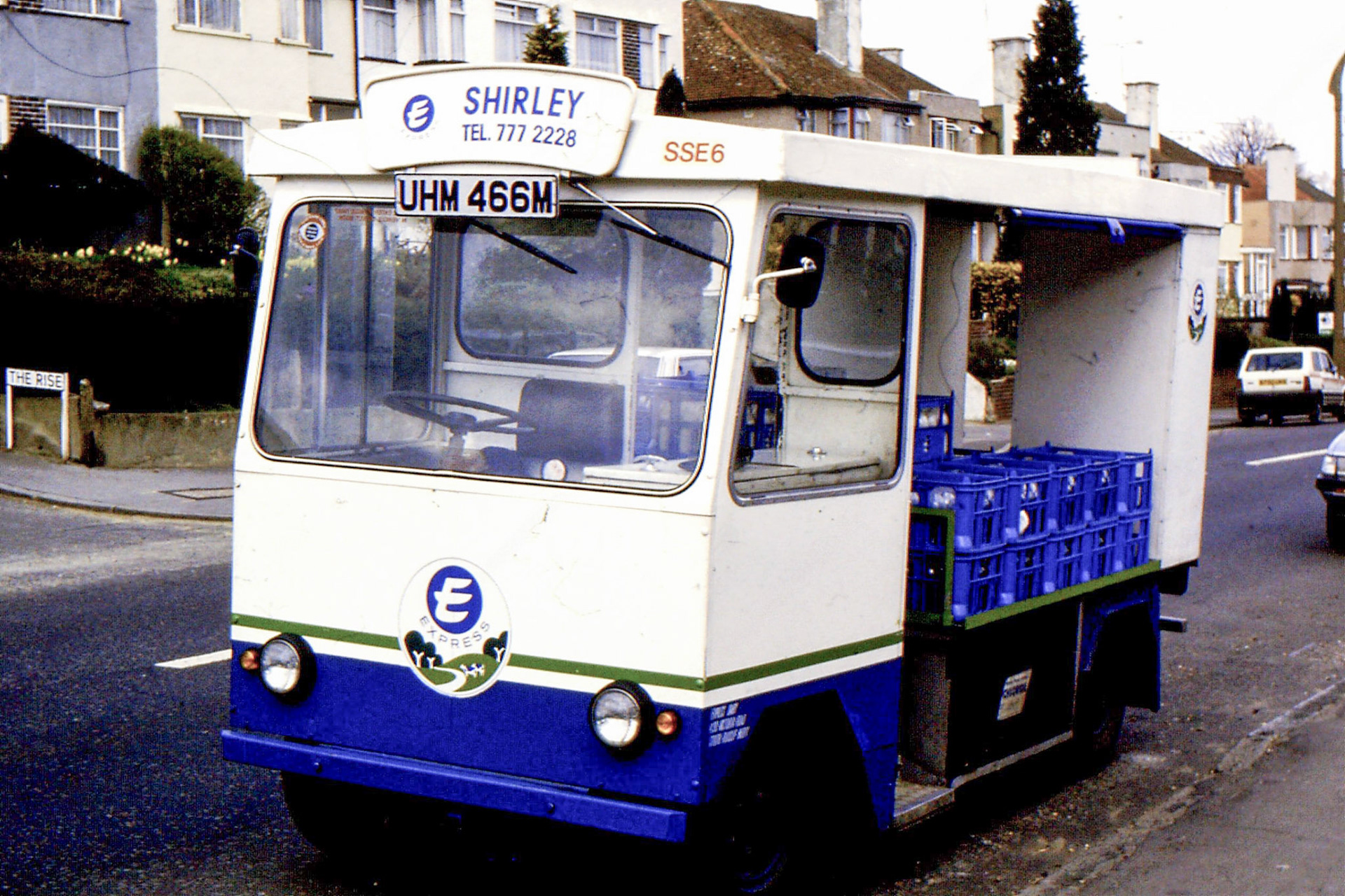 Shirley Reg: UHM 466M, Fleet: SSE6 .David Isted comments "A2022 Addington Road, Selsdon, at its junction with The Rise." (Courtesy Michael Aldread)