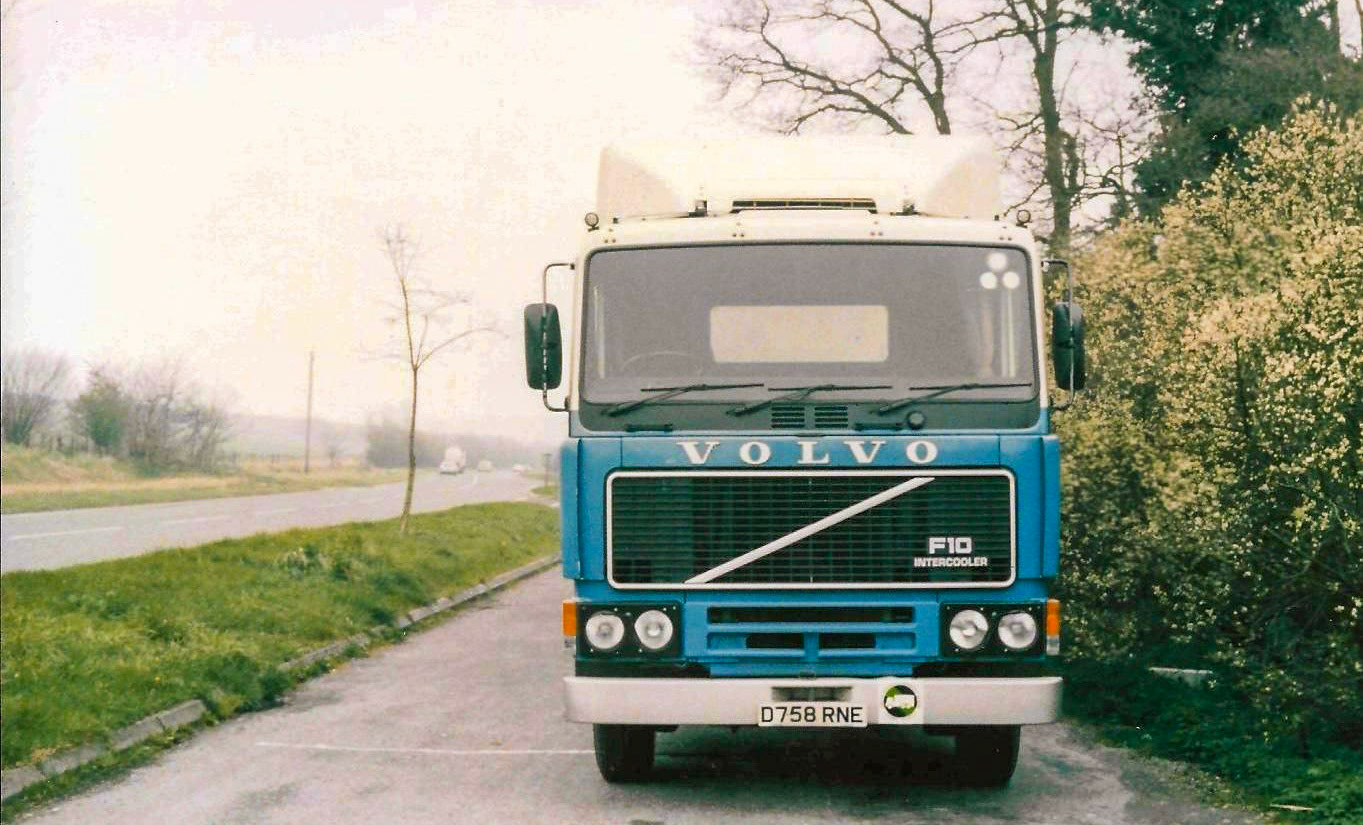1986 Reg Volvo F10 D758 RNE Tanker. "Parked up on the way back to Staplemead from Ruislip, just delivered a load of skim... those were the hay days." (Courtesy Andy Wakefield)