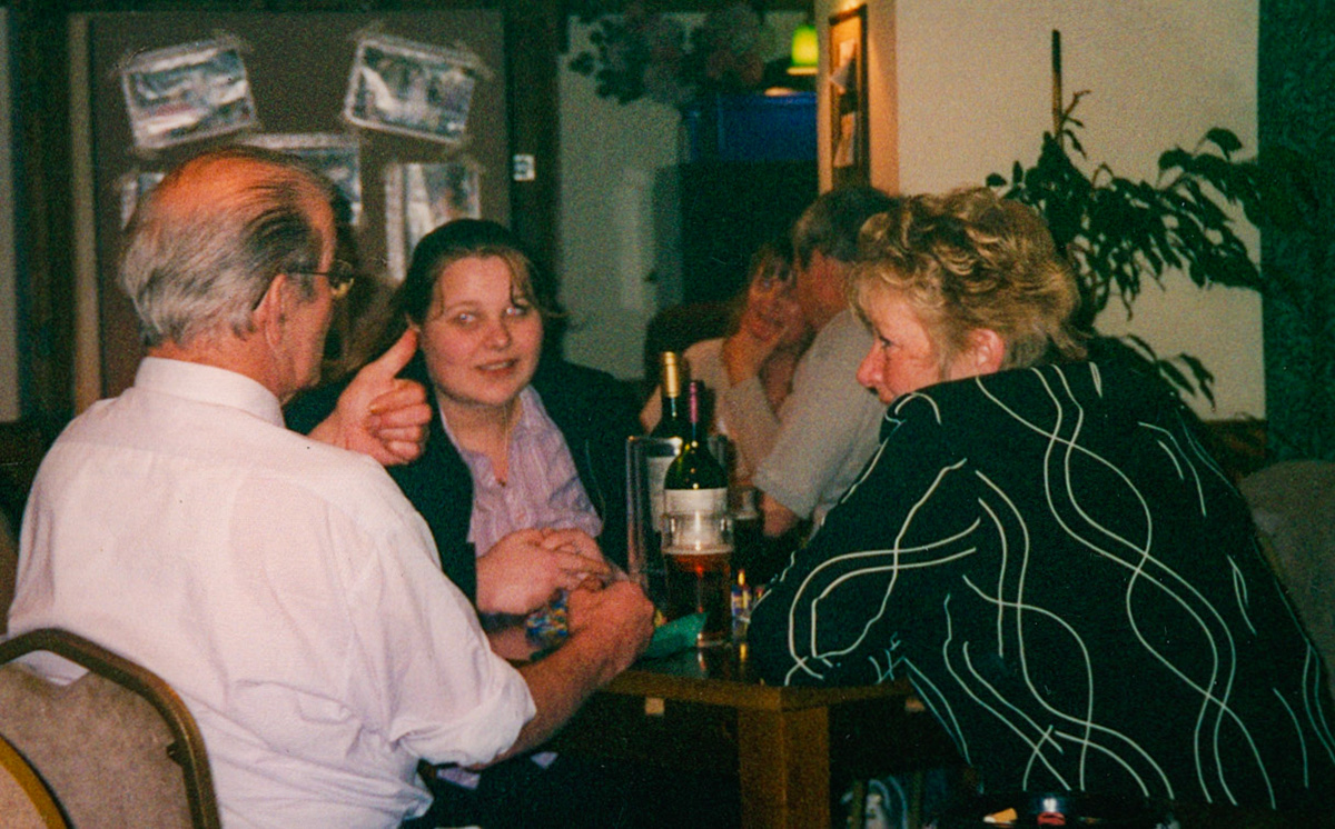 1990's? Andrew Taylor on the left. Sally-Anne Long adds "... my sister Jane Taylor to the left of my Dad" (Courtesy Phillip Budd)