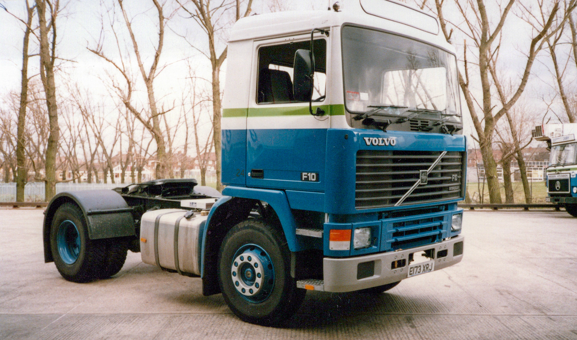1987/88 Volvo unit when new, fleet number CL 24, contract lease from Salford van hire (Courtesy Dave Fane)