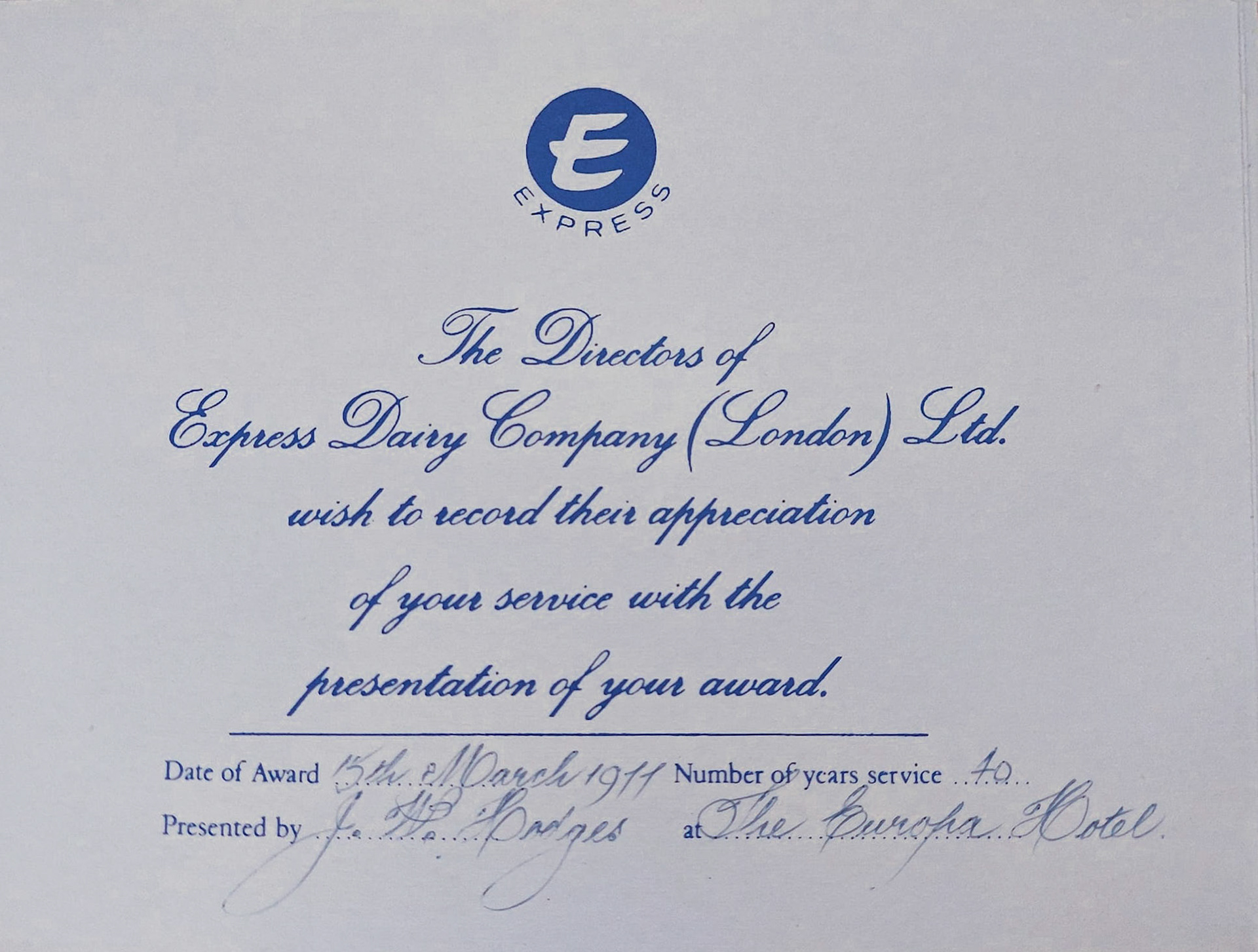 1977 Tracey King comments "Looking through old photos and came across this. My grandad Harry Draper (HGV Driver) receiving his 40 year service award in 1977. ❤️ (Courtesy Tracey King)