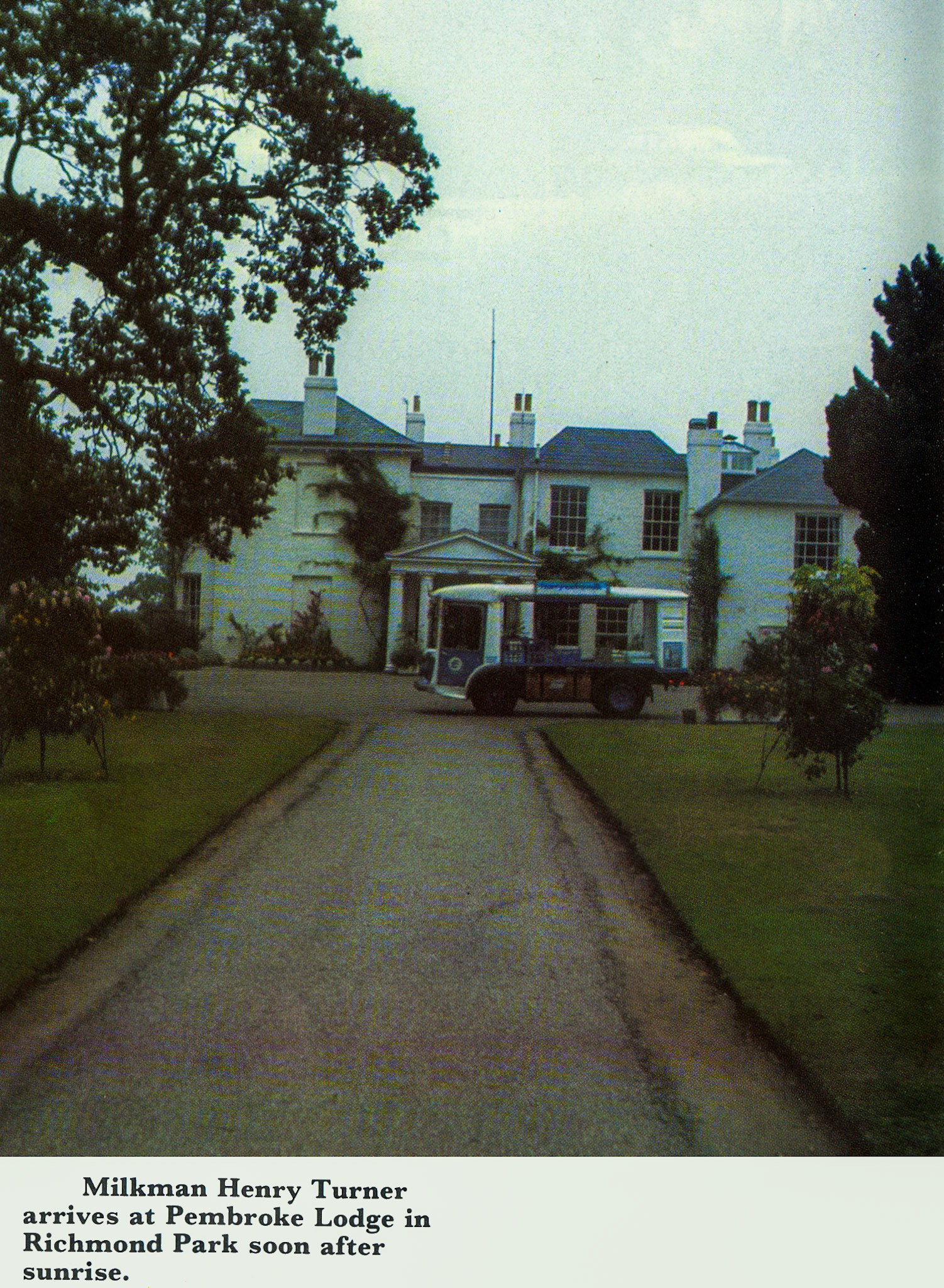 1981 Richmond milkman Henry Turner delivers to Pembroke Lodge in Richmond Park. (Express News December)