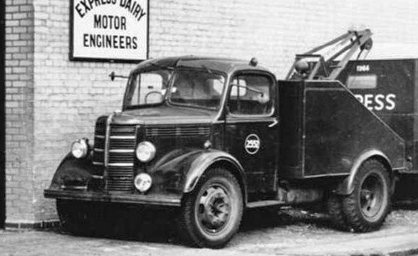 1950's? Breakdown Truck Co: 2552  at South Ruislip. (Courtesy Richard Gaylard)