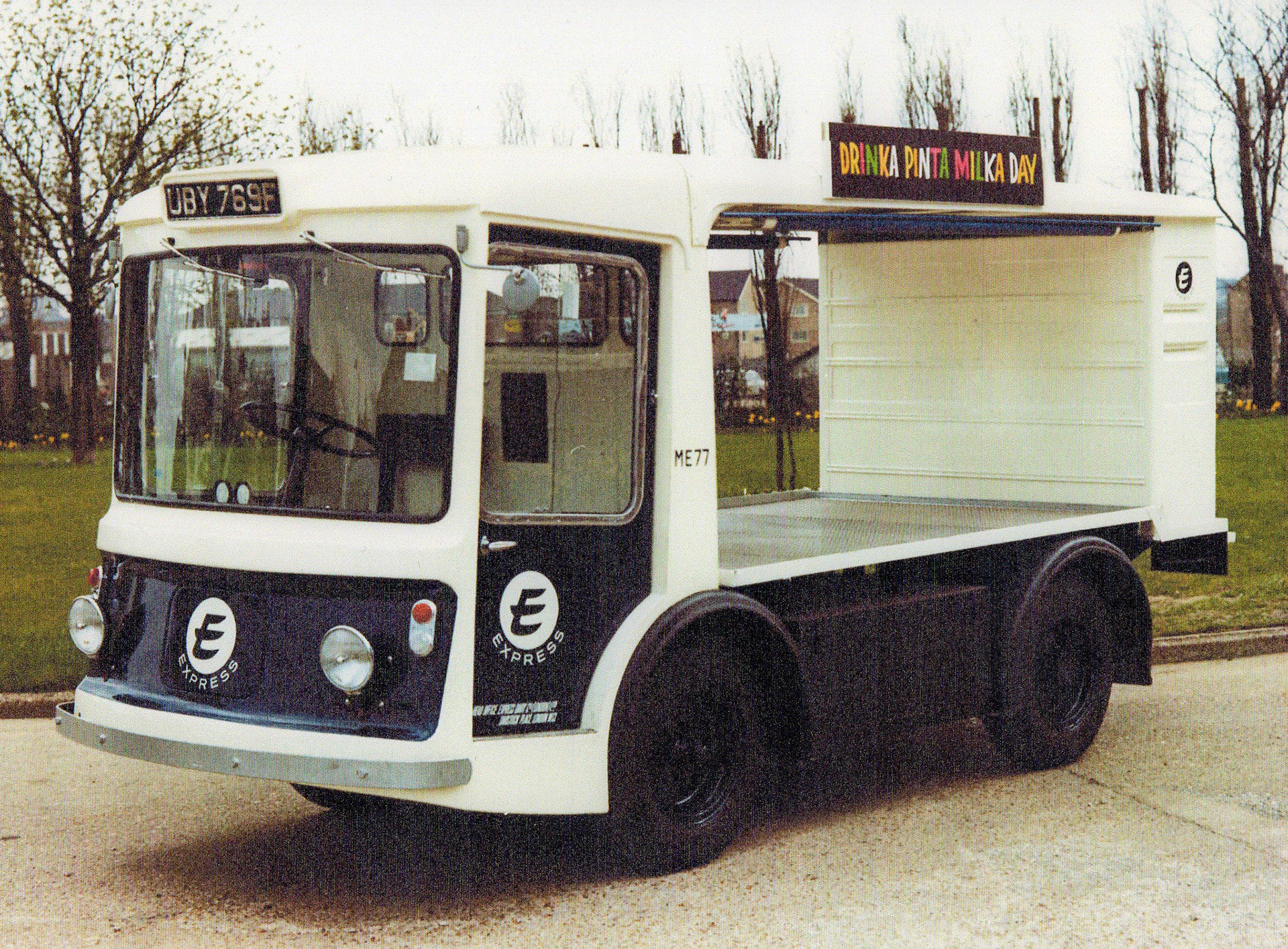 Express Reg: UBY 769F, Fleet ME77. F36/40 Chassis, standard F/G Cab with sliding doors and special body.