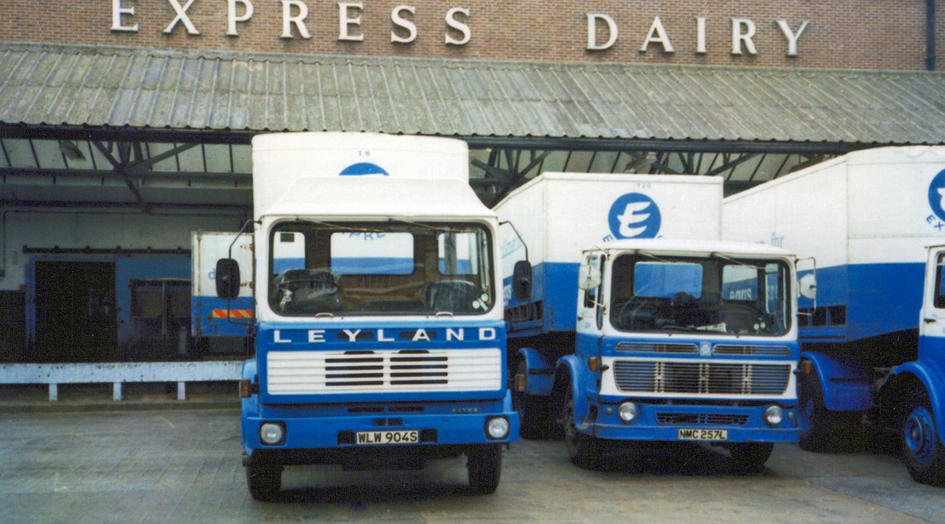 1980's Leyland Lynx and A.E.C on loading bay at South Morden dairy (Courtesy Dave Fane)
