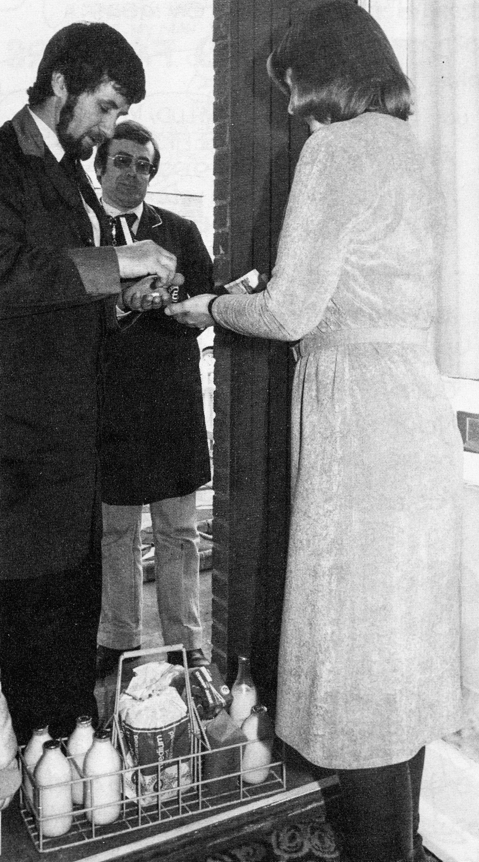 1981 Wirral milkman Brian Gowan practises his sales techniques with sales trainer Simon Tomlinson. (April Express News)